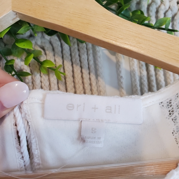 ANTHROPOLOGIE ERI + ALI White Floral Lace Boho Tasseled Pom Pom Top sz S - Picture 5 of 6